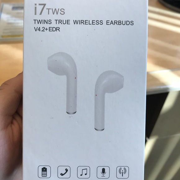 Wireless earbuds - Picture 1 of 4